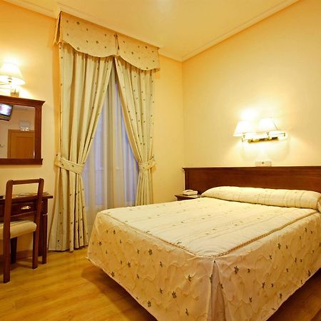 Hostal Sil & Serranos Madrid Kültér fotó