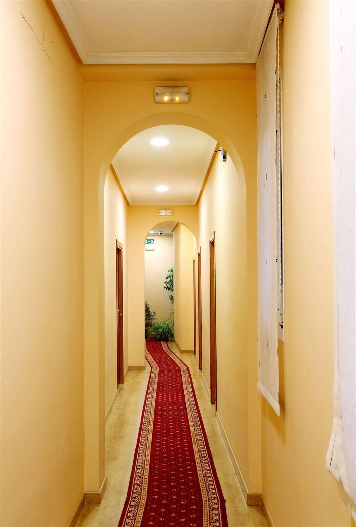 Hostal Sil & Serranos Madrid Kültér fotó