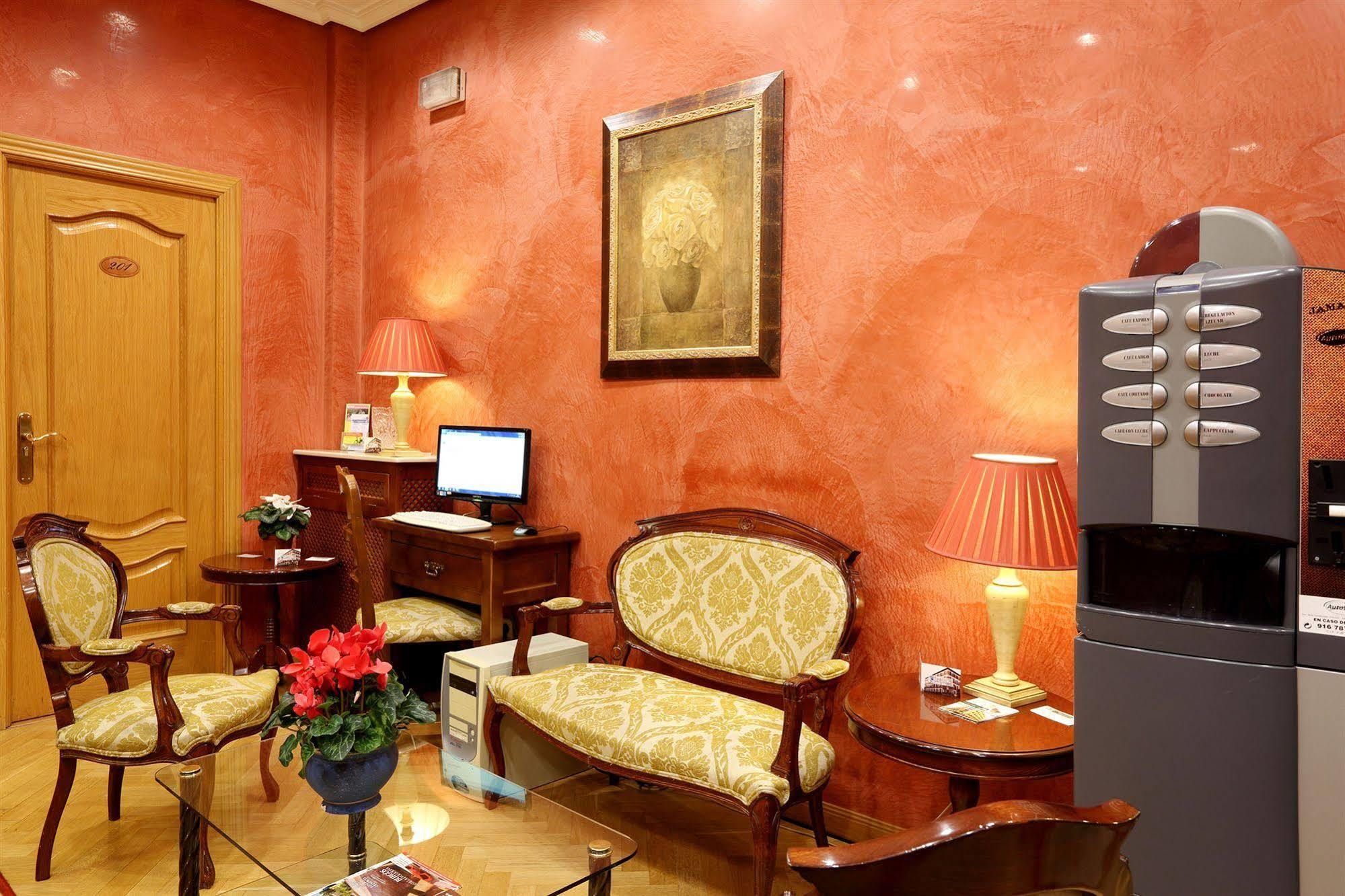Hostal Sil & Serranos Madrid Kültér fotó
