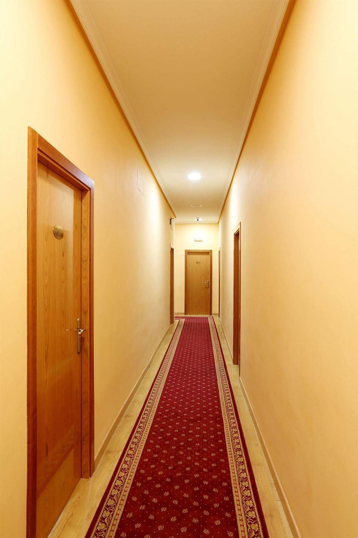 Hostal Sil & Serranos Madrid Kültér fotó