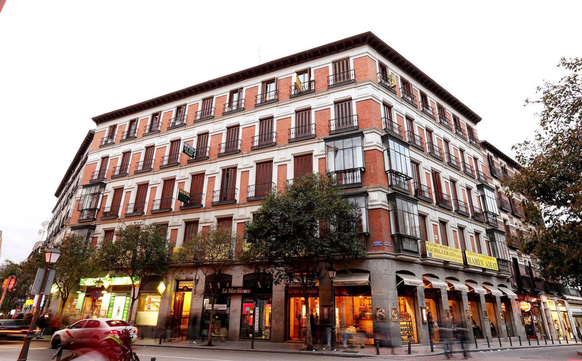 Hostal Sil & Serranos Madrid Kültér fotó